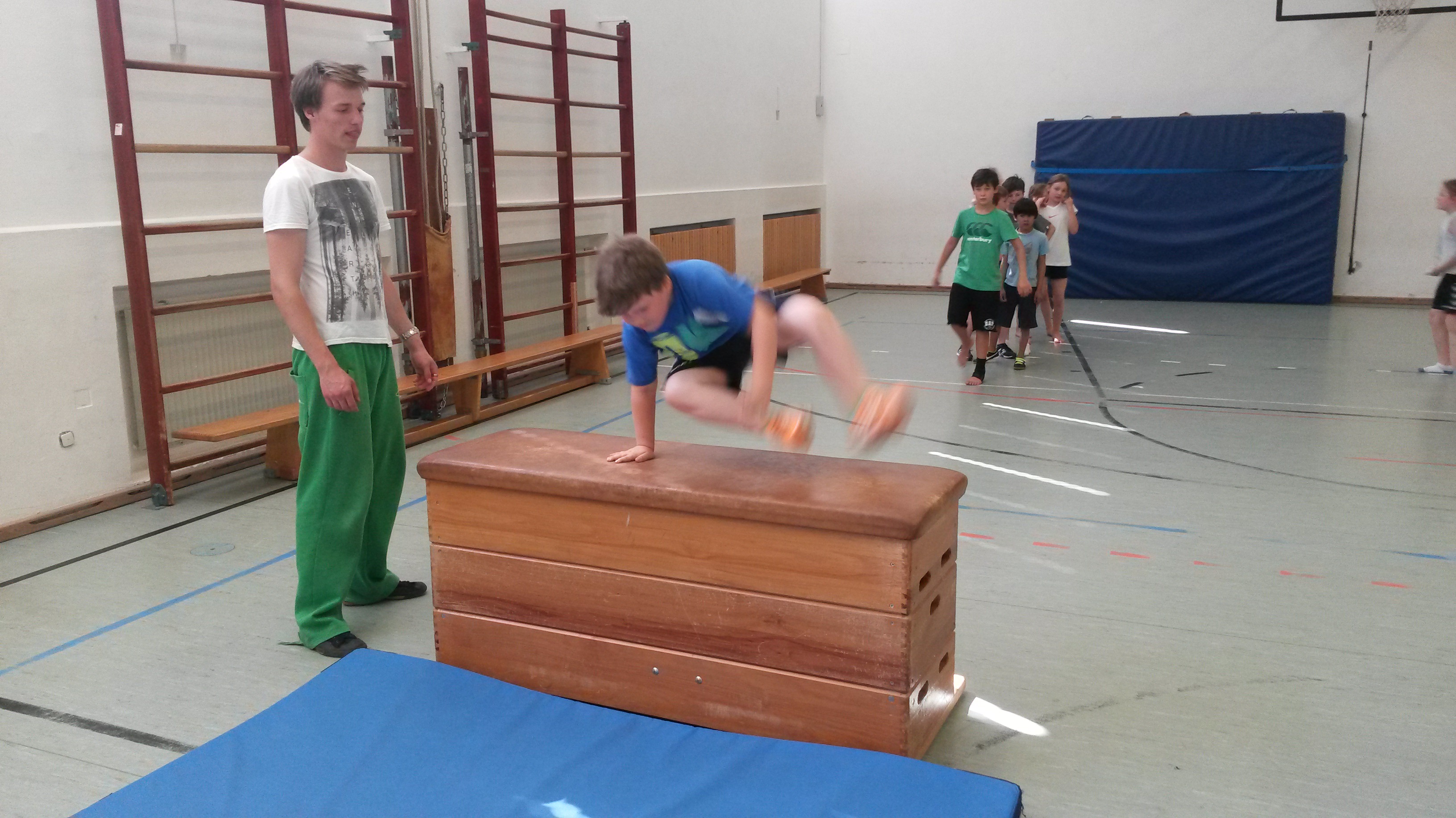 Speed Vault lernen im Parkourtraining